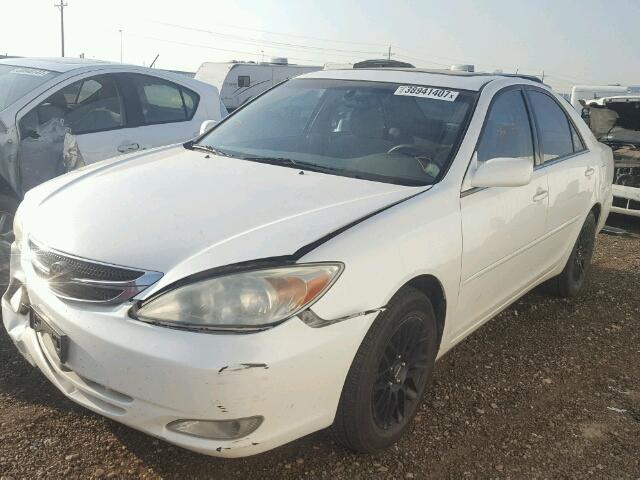 JTDBE32K340248016 - 2004 TOYOTA CAMRY WHITE photo 2