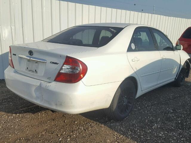 JTDBE32K340248016 - 2004 TOYOTA CAMRY WHITE photo 4