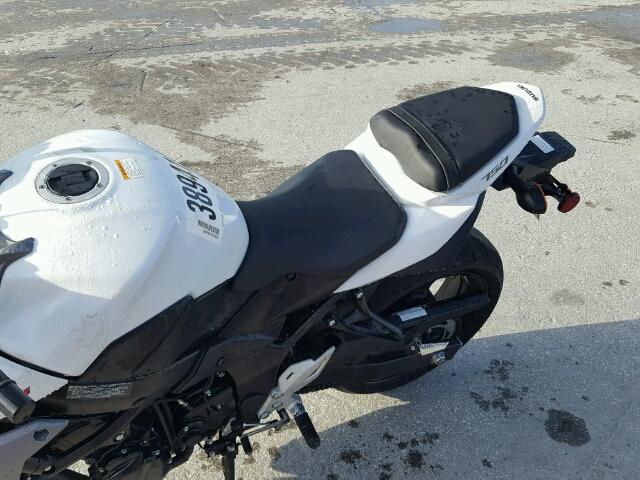 JS1GR7NA6G2100126 - 2016 SUZUKI GSX-S750 WHITE photo 6