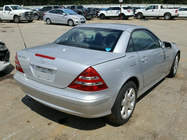 WDBKK49F71F224302 - 2001 MERCEDES-BENZ SLK 230 KO SILVER photo 4