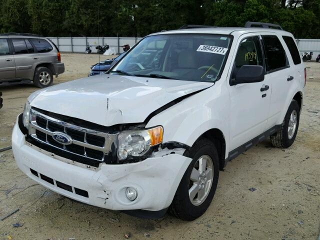 1FMCU0DG3BKA87369 - 2011 FORD ESCAPE XLT WHITE photo 2