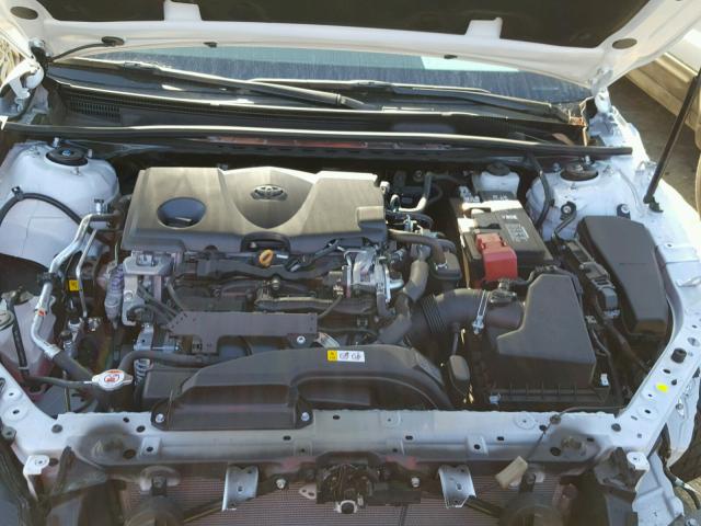 4T1B61HK0JU082000 - 2018 TOYOTA CAMRY XSE WHITE photo 8