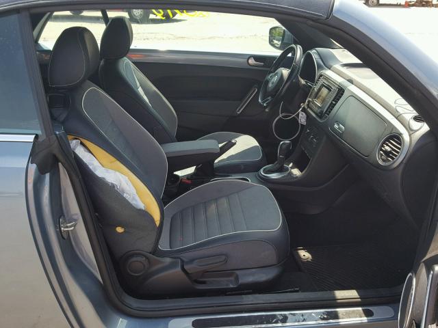 3VW507ATXGM812904 - 2016 VOLKSWAGEN BEETLE S/S 蓝色 照片 5