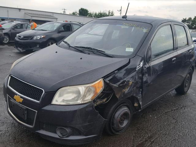 KL1TD66E49B333639 - 2009 CHEVROLET AVEO LS BLACK photo 2