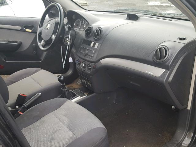 KL1TD66E49B333639 - 2009 CHEVROLET AVEO LS BLACK photo 5