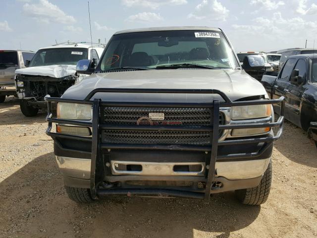 1GTHC23U62F164938 - 2002 GMC SIERRA C25 TAN photo 9