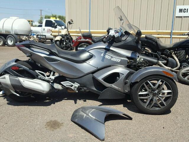 2BXNABC17DV000762 - 2013 CAN-AM SPYDER ROA SILVER photo 9