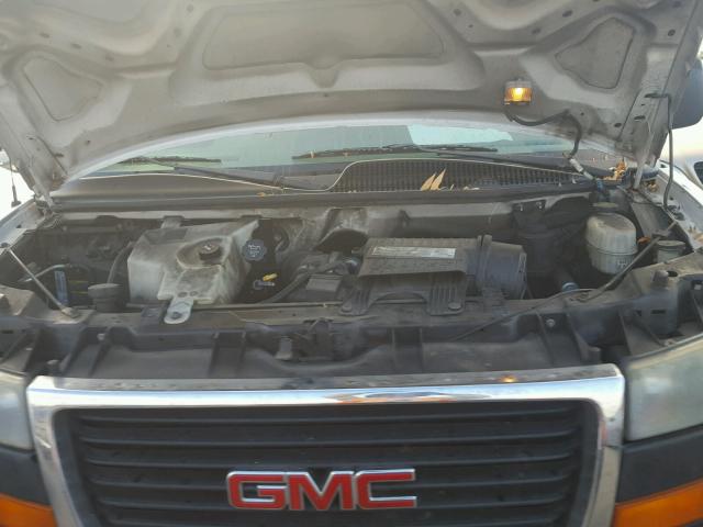 1GTHG39U561266249 - 2006 GMC SAVANA G35 WHITE photo 7