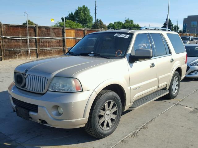 5LMFU28R04LJ24702 - 2004 LINCOLN NAVIGATOR 金色 照片 2