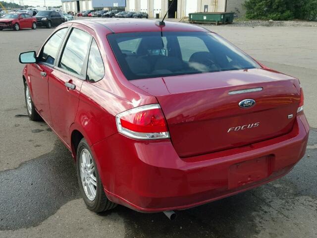 1FAHP3FNXAW184712 - 2010 FORD FOCUS SE RED photo 3