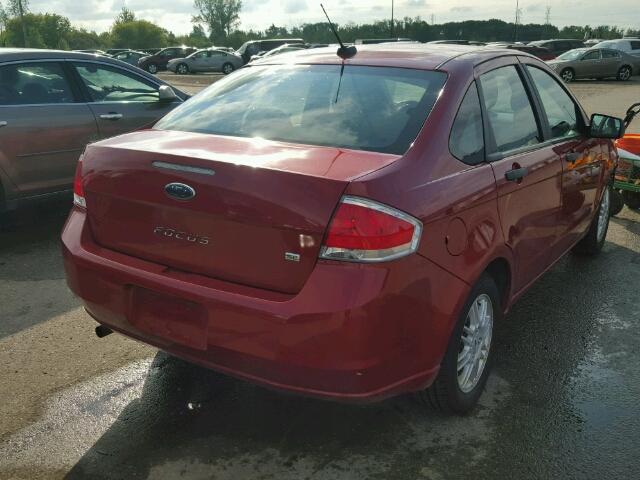 1FAHP3FNXAW184712 - 2010 FORD FOCUS SE RED photo 4