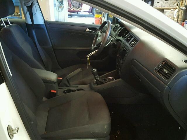 3VW1K7AJ1FM278570 - 2015 VOLKSWAGEN JETTA BASE Սպիտակ լուսանկար 5