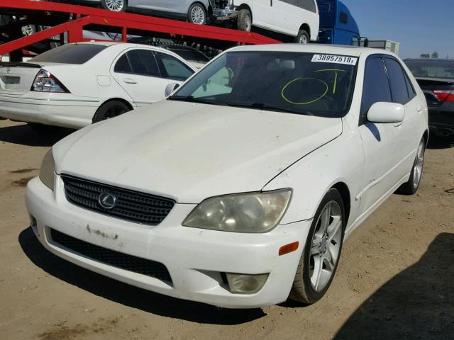 JTHBD192020061406 - 2002 LEXUS IS 300 WHITE photo 2