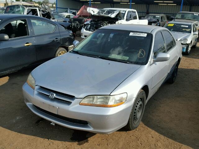 JHMCG5642YC041173 - 2000 HONDA ACCORD LX SILVER photo 2