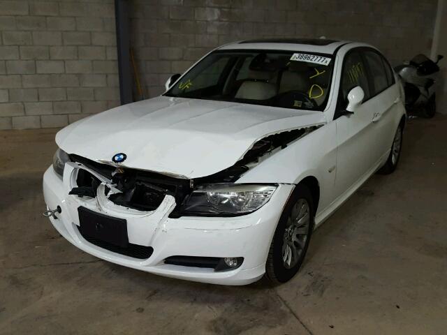 WBAPH73509A173268 - 2009 BMW 328 I WHITE photo 2