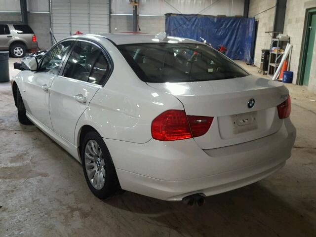 WBAPH73509A173268 - 2009 BMW 328 I WHITE photo 3