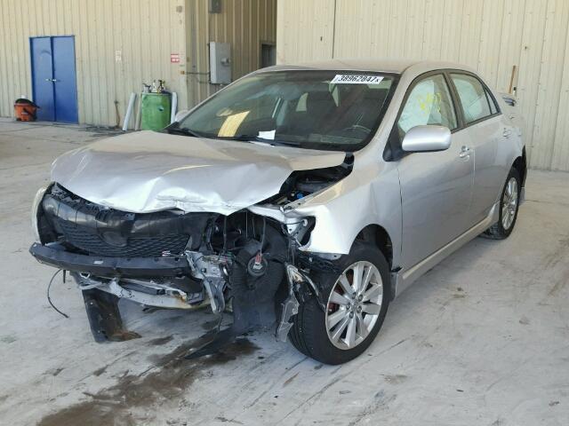 1NXBU4EE4AZ235810 - 2010 TOYOTA COROLLA BA SILVER photo 2