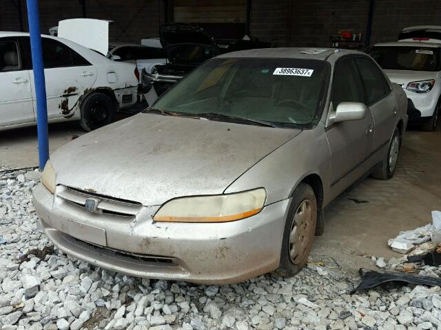 1HGCG5644WA226627 - 1998 HONDA ACCORD LX SILVER photo 2