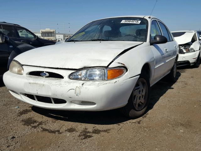 3FAFP13P1YR130164 - 2000 FORD ESCORT WHITE photo 2