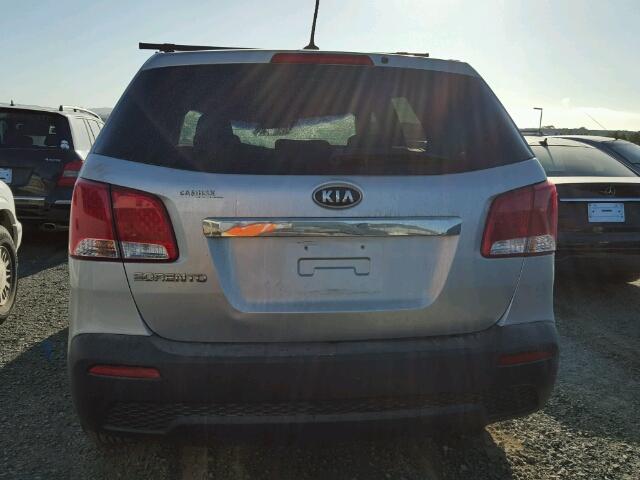 5XYKT3A10BG149465 - 2011 KIA SORENTO BA SILVER photo 10