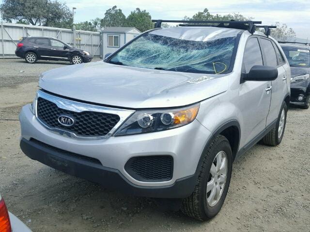 5XYKT3A10BG149465 - 2011 KIA SORENTO BA SILVER photo 2