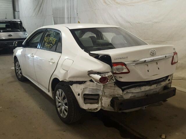 2T1BU4EE0CC779712 - 2012 TOYOTA COROLLA BA WHITE photo 3