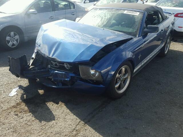 1ZVFT84N065207180 - 2006 FORD MUSTANG BLUE photo 2