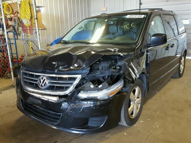 2V8HW34109R559755 - 2009 VOLKSWAGEN ROUTAN SE BLACK photo 2