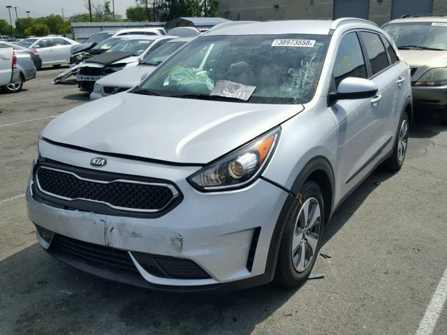 KNDCB3LC9H5068228 - 2017 KIA NIRO FE SILVER photo 2