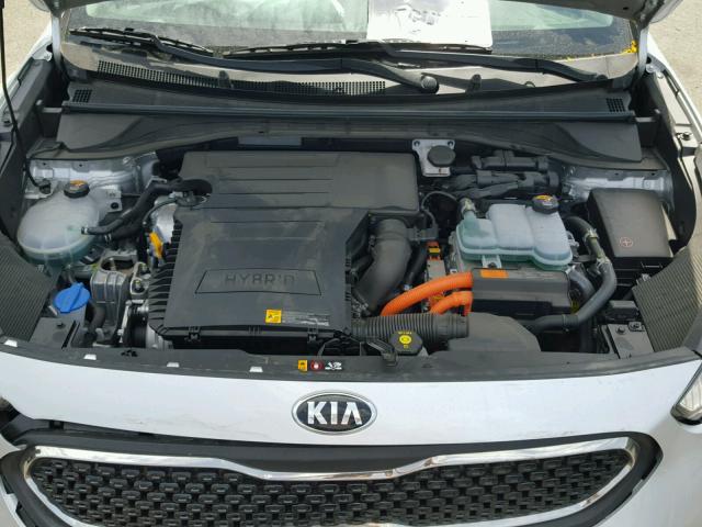 KNDCB3LC9H5068228 - 2017 KIA NIRO FE SILVER photo 7