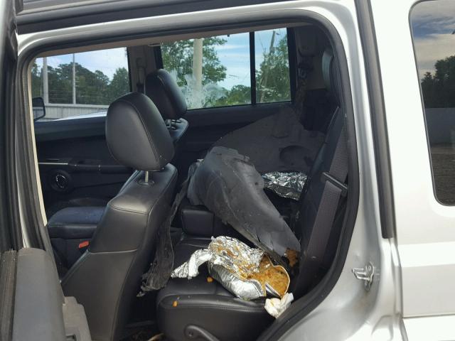 1J4RG4GT0AC113399 - 2010 JEEP COMMANDER SILVER photo 6