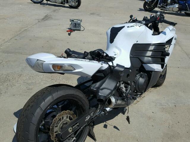 JKBZXNE13DA011713 - 2013 KAWASAKI ZX1400 E WHITE photo 4