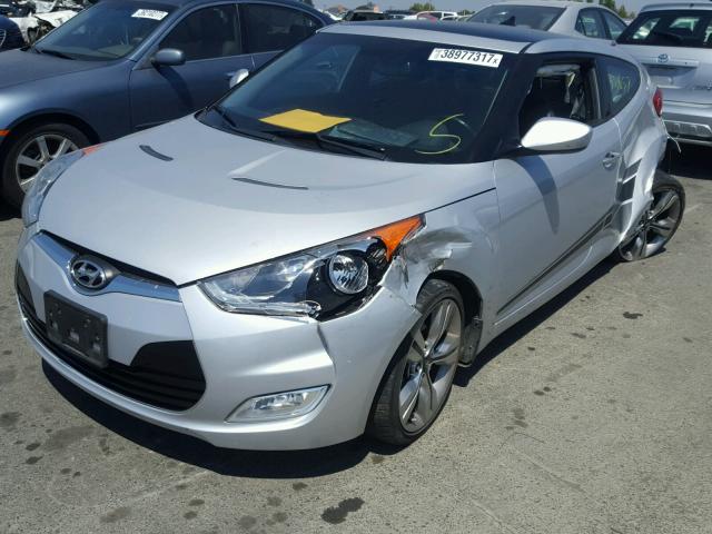 KMHTC6AD0DU166411 - 2013 HYUNDAI VELOSTER B SILVER photo 2