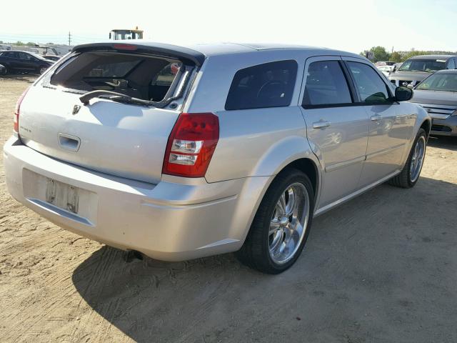 2D4FV47T66H236775 - 2006 DODGE MAGNUM SE SILVER photo 4