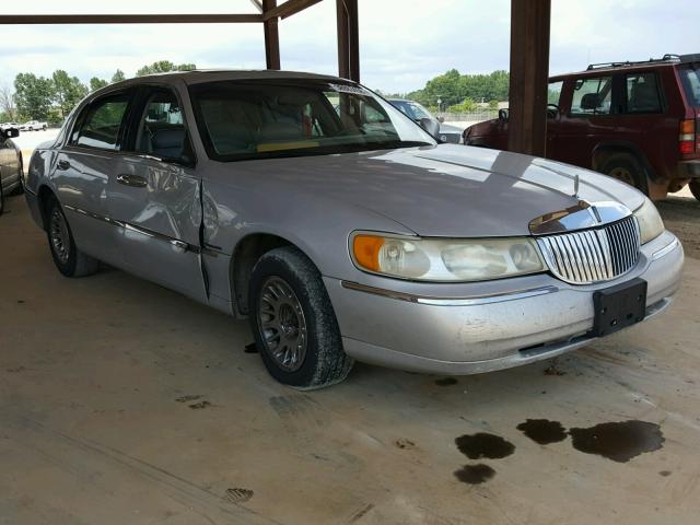 1LNFM83W1XY606475 - 1999 LINCOLN TOWN CAR C SILVER photo 1