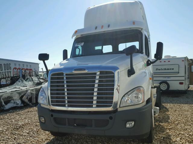 3AKJGED56ESFX6264 - 2014 FREIGHTLINER CASCADIA 1 WHITE photo 2