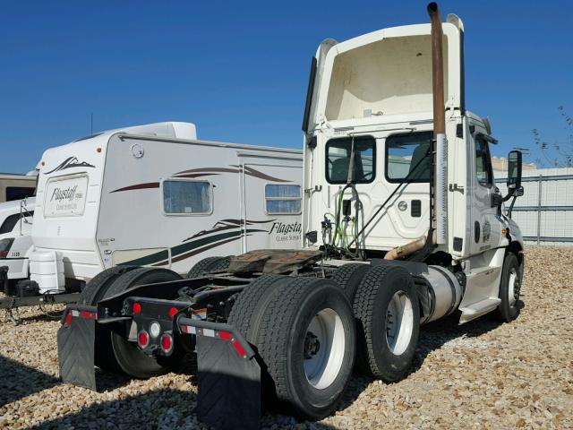 3AKJGED56ESFX6264 - 2014 FREIGHTLINER CASCADIA 1 WHITE photo 4