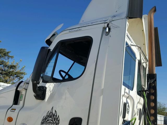 3AKJGED56ESFX6264 - 2014 FREIGHTLINER CASCADIA 1 WHITE photo 9