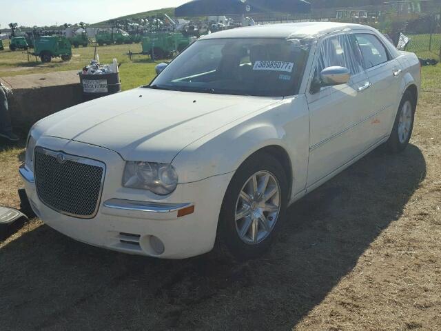 2C3LA63H47H898692 - 2007 CHRYSLER 300C WHITE photo 2