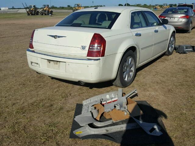 2C3LA63H47H898692 - 2007 CHRYSLER 300C WHITE photo 4