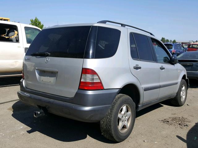 4JGAB54E9XA114581 - 1999 MERCEDES-BENZ ML 320 SILVER photo 4