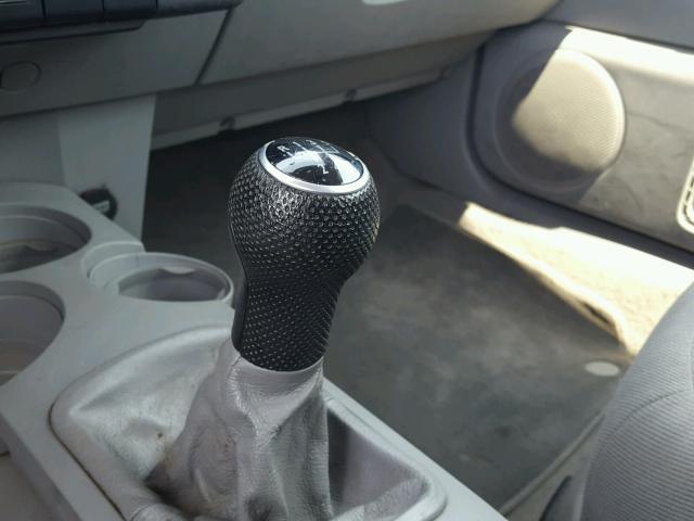 3VWBB61CXWM026252 - 1998 VOLKSWAGEN NEW BEETLE ნაცრისფერი ფოტო 9