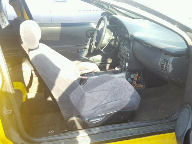 1G8ZY12791Z104753 - 2001 SATURN SC2 YELLOW photo 5