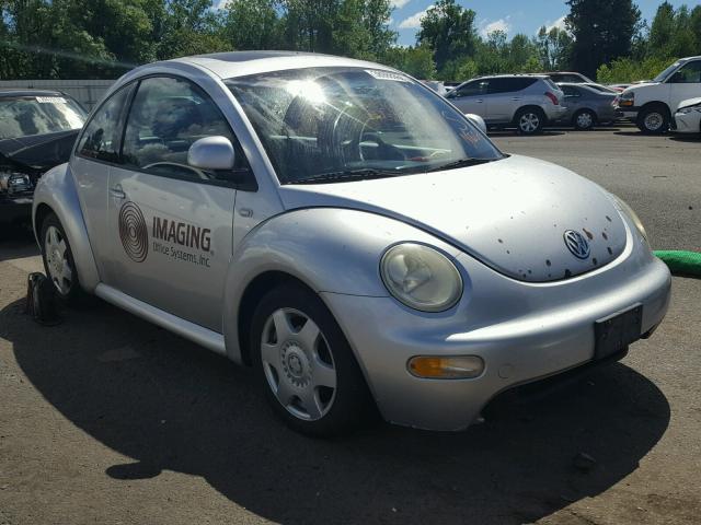 3VWCF21C2YM496053 - 2000 VOLKSWAGEN NEW BEETLE 银色 照片 1
