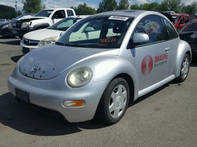 3VWCF21C2YM496053 - 2000 VOLKSWAGEN NEW BEETLE 银色 照片 2