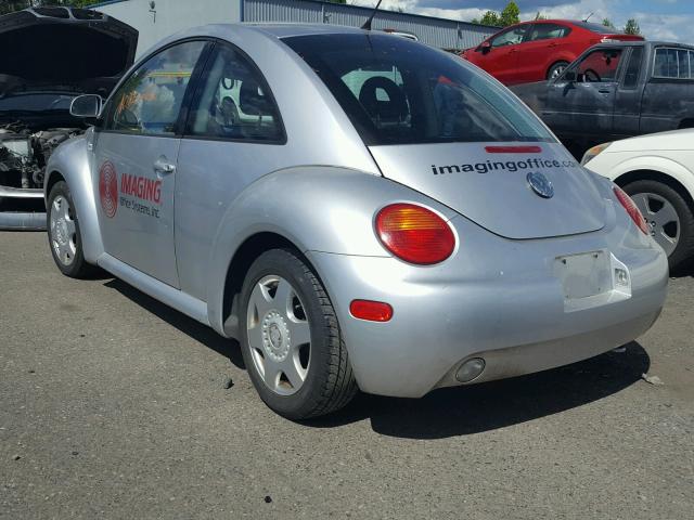 3VWCF21C2YM496053 - 2000 VOLKSWAGEN NEW BEETLE 银色 照片 3
