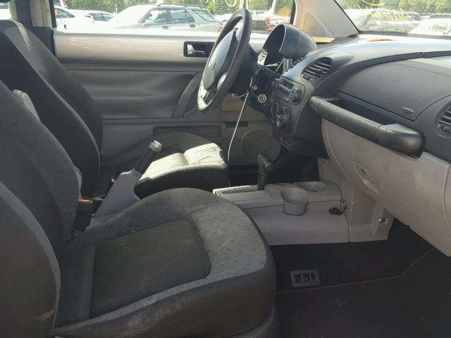 3VWCF21C2YM496053 - 2000 VOLKSWAGEN NEW BEETLE 银色 照片 5