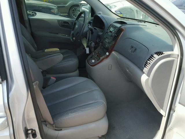 KNDMB233366097004 - 2006 KIA SEDONA EX SILVER photo 5