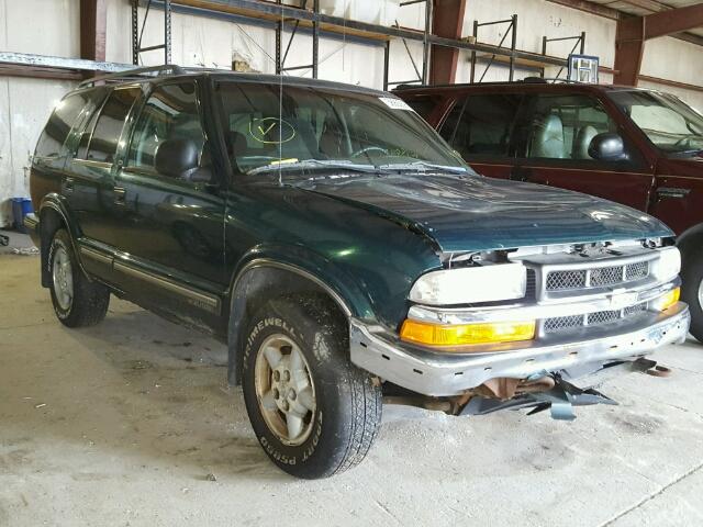 1GNDT13W3W2166838 - 1998 CHEVROLET BLAZER GREEN photo 1