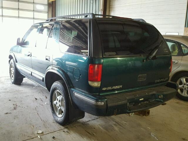 1GNDT13W3W2166838 - 1998 CHEVROLET BLAZER GREEN photo 3